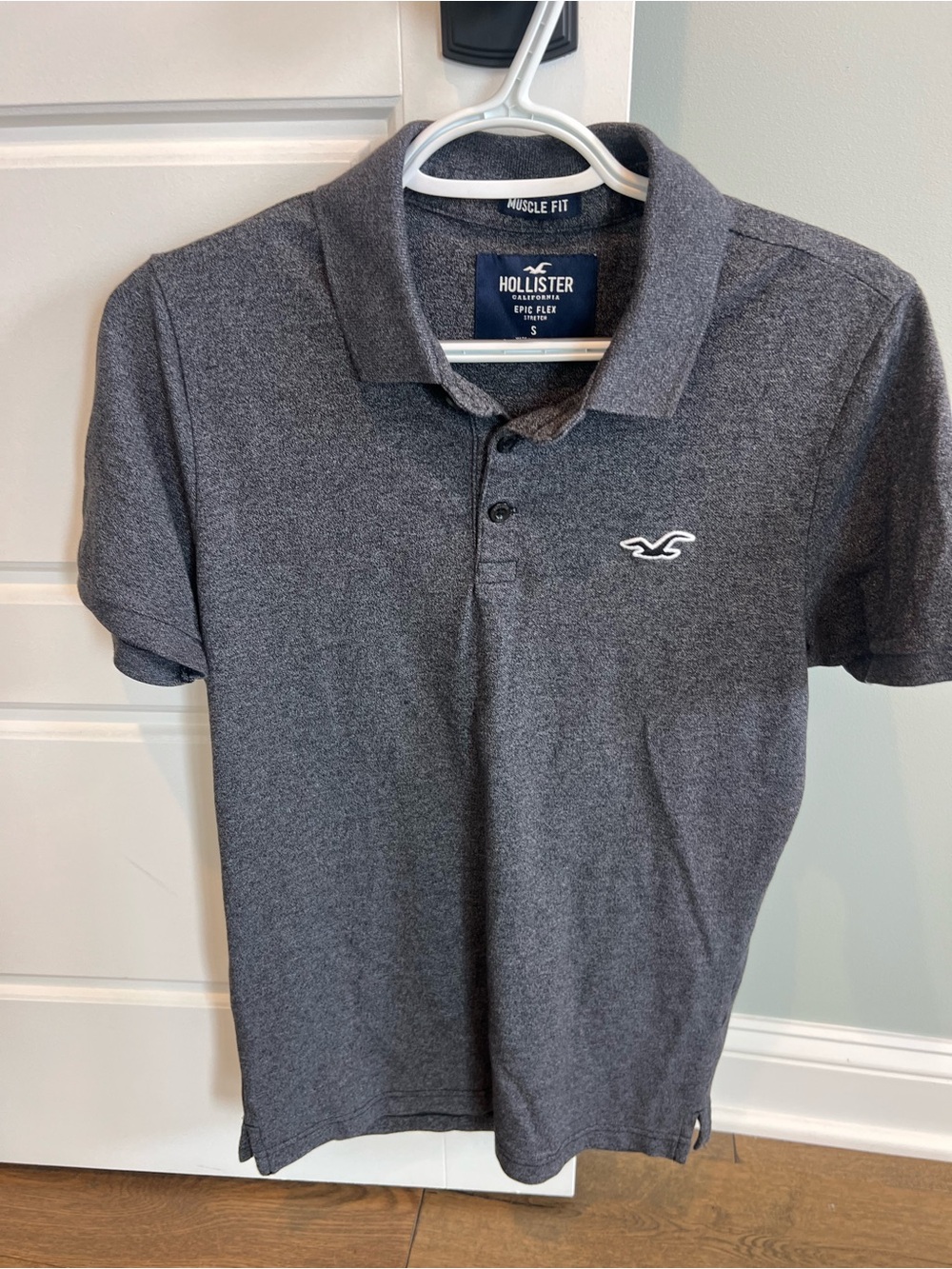 Hollister Men's Charcoal Gray Epic Flex Fit Polo-Size Sm